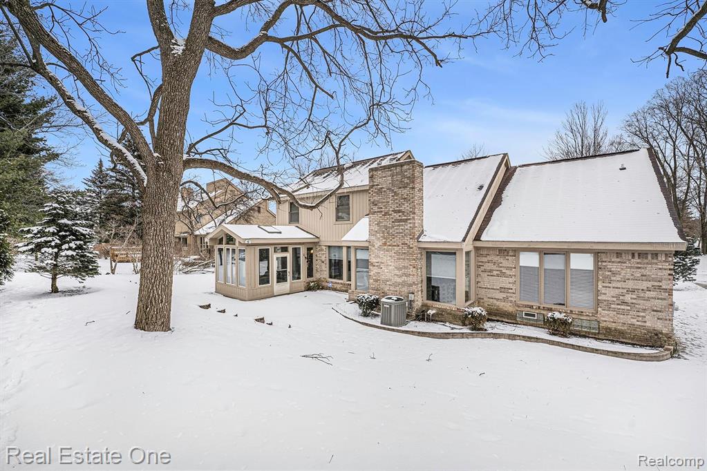 33840 York Ridge Street Farmington Hills, MI 48331 - Photo 1 of 25