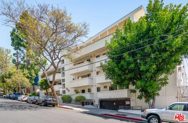 $3,199 | 960 Larrabee Street, Unit 222, West Hollywood, CA 90069