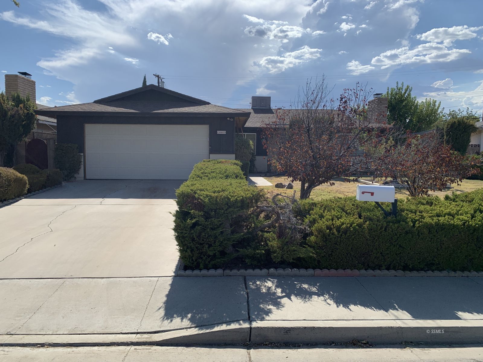 345 Rancho Street Ridgecrest, CA 93555 - Photo 1 of 21