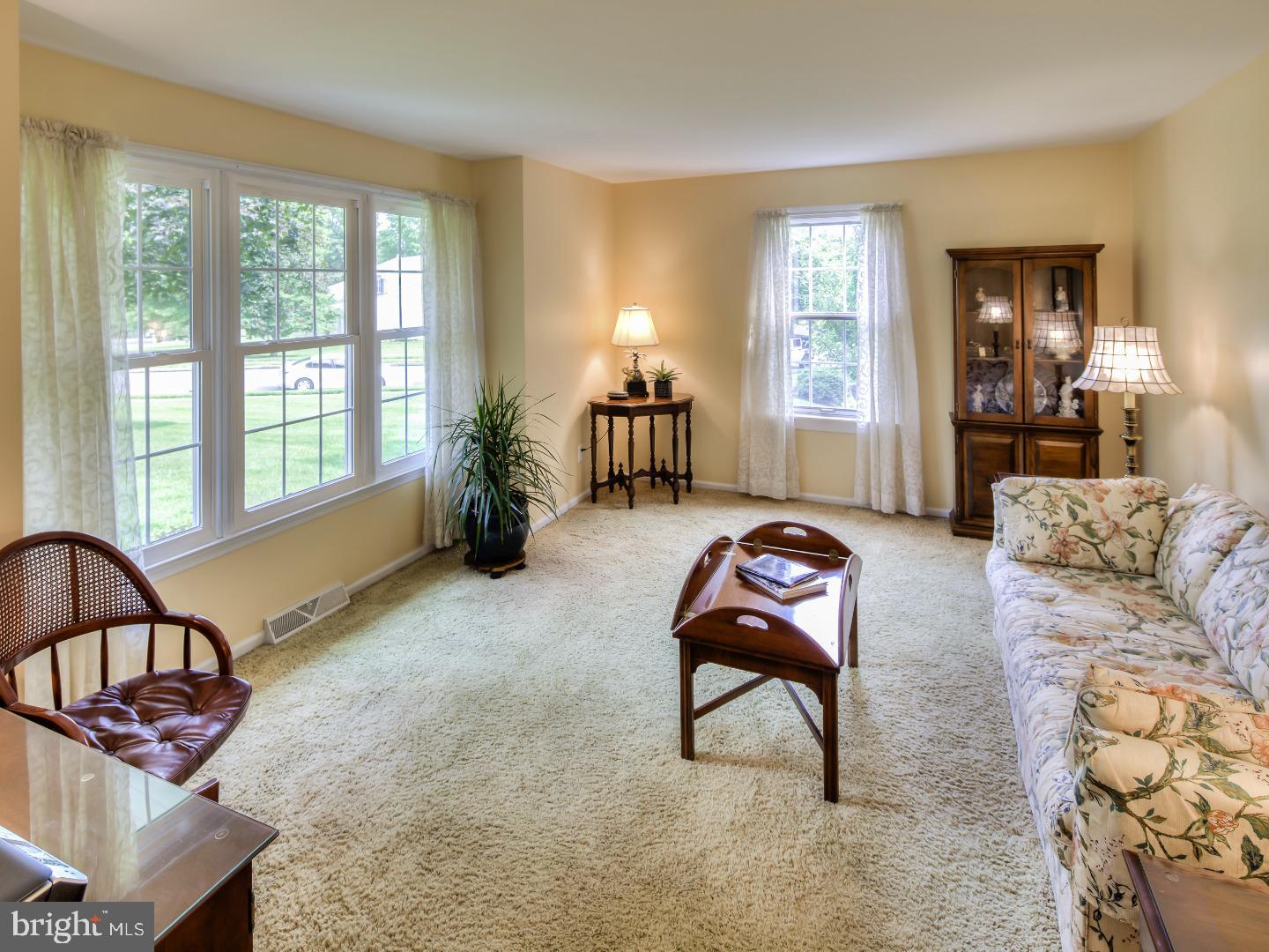 525 Winthrop Road Collegeville, PA 19426 - Photo 3 of 24 Living Room