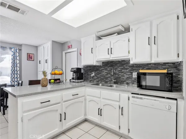 $395,000 | 15880 Elcona Place, Victorville, CA 92395