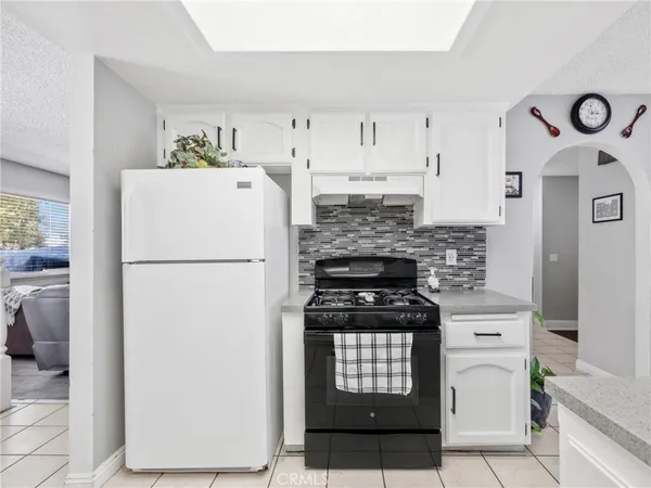 $395,000 | 15880 Elcona Place, Victorville, CA 92395