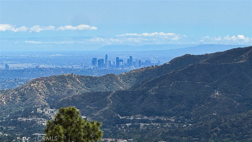 5660 Pine Cone Road La Crescenta, CA 91214 - Photo 2 of 40