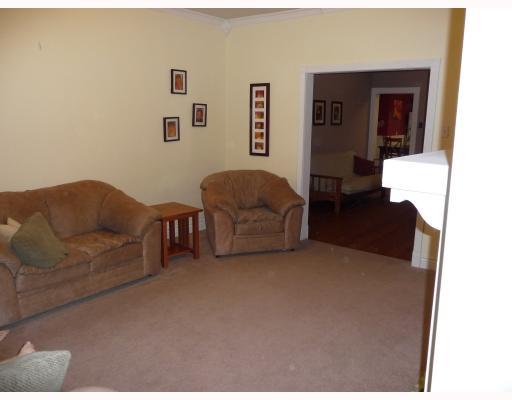 327 Four Mile Run Road Greenfield, PA 15207 - Photo 4 of 7 Living Room.