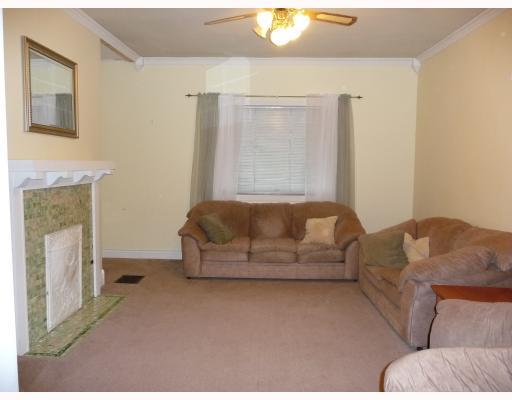 327 Four Mile Run Road Greenfield, PA 15207 - Photo 5 of 7 Living Room.