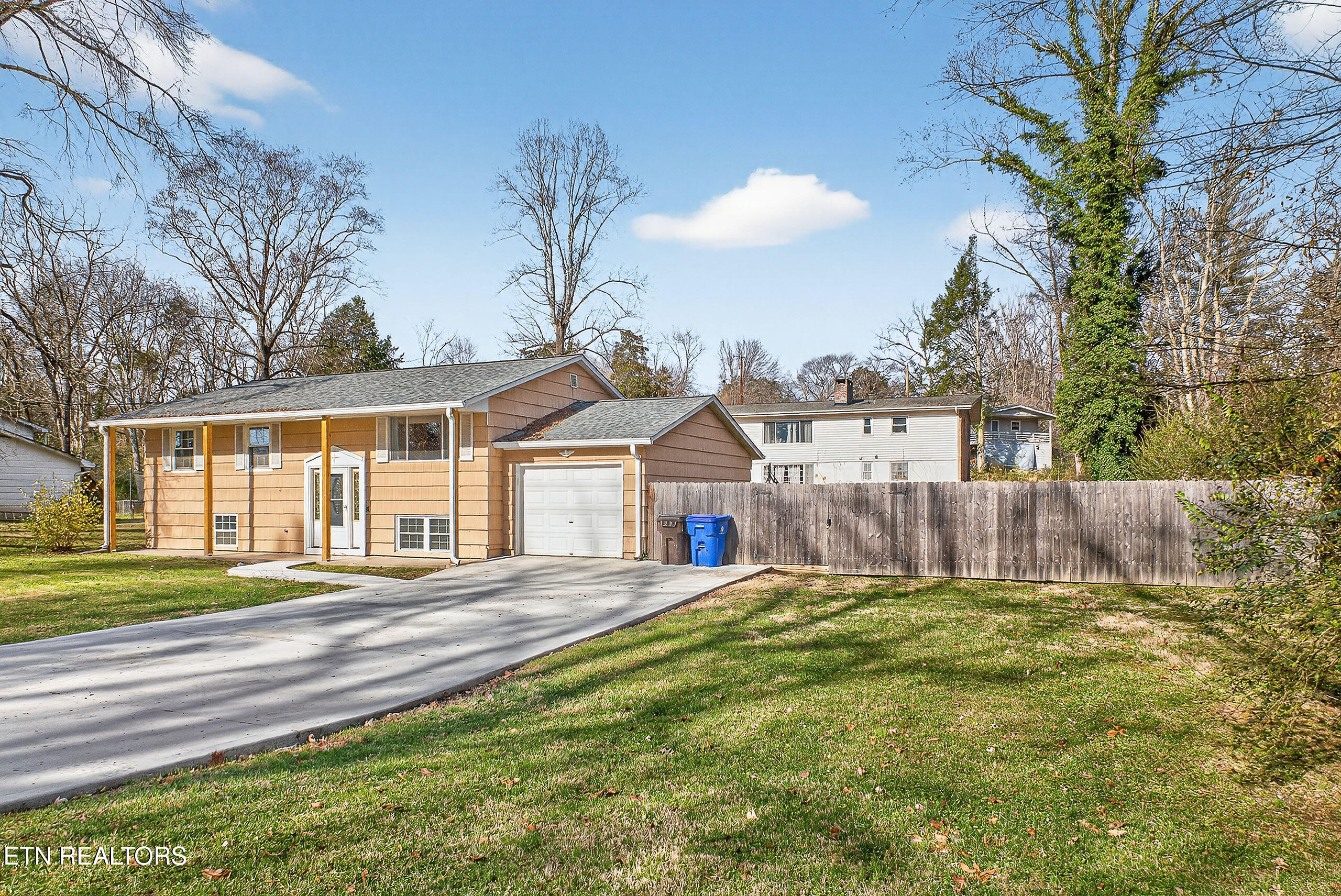 110 Providence Road Oak Ridge, TN 37830 - Photo 3 of 31 LB1A3340