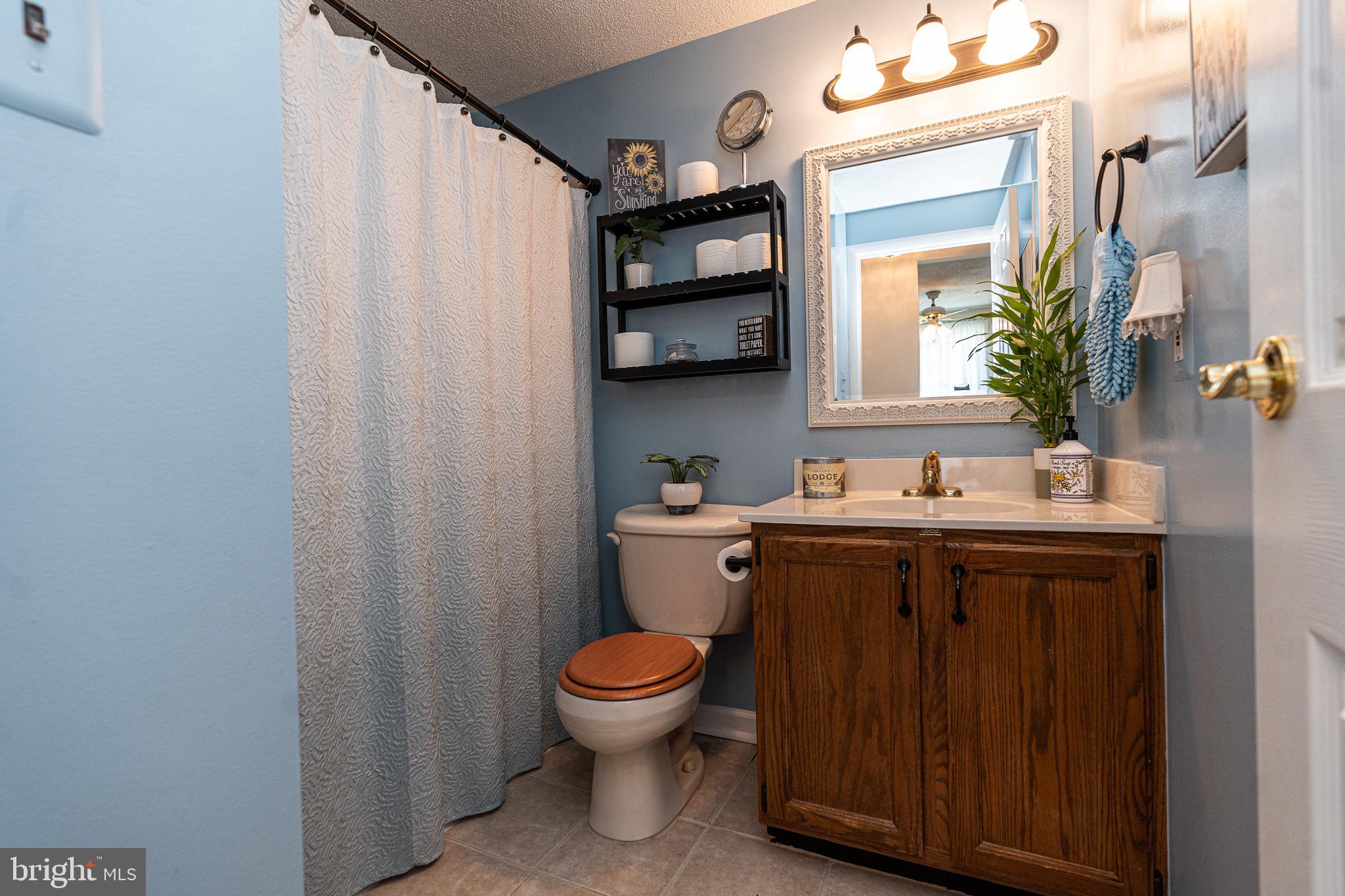 23 Yew Road Essex, MD 21221 - Photo 23 of 47 Hallway full bathroom