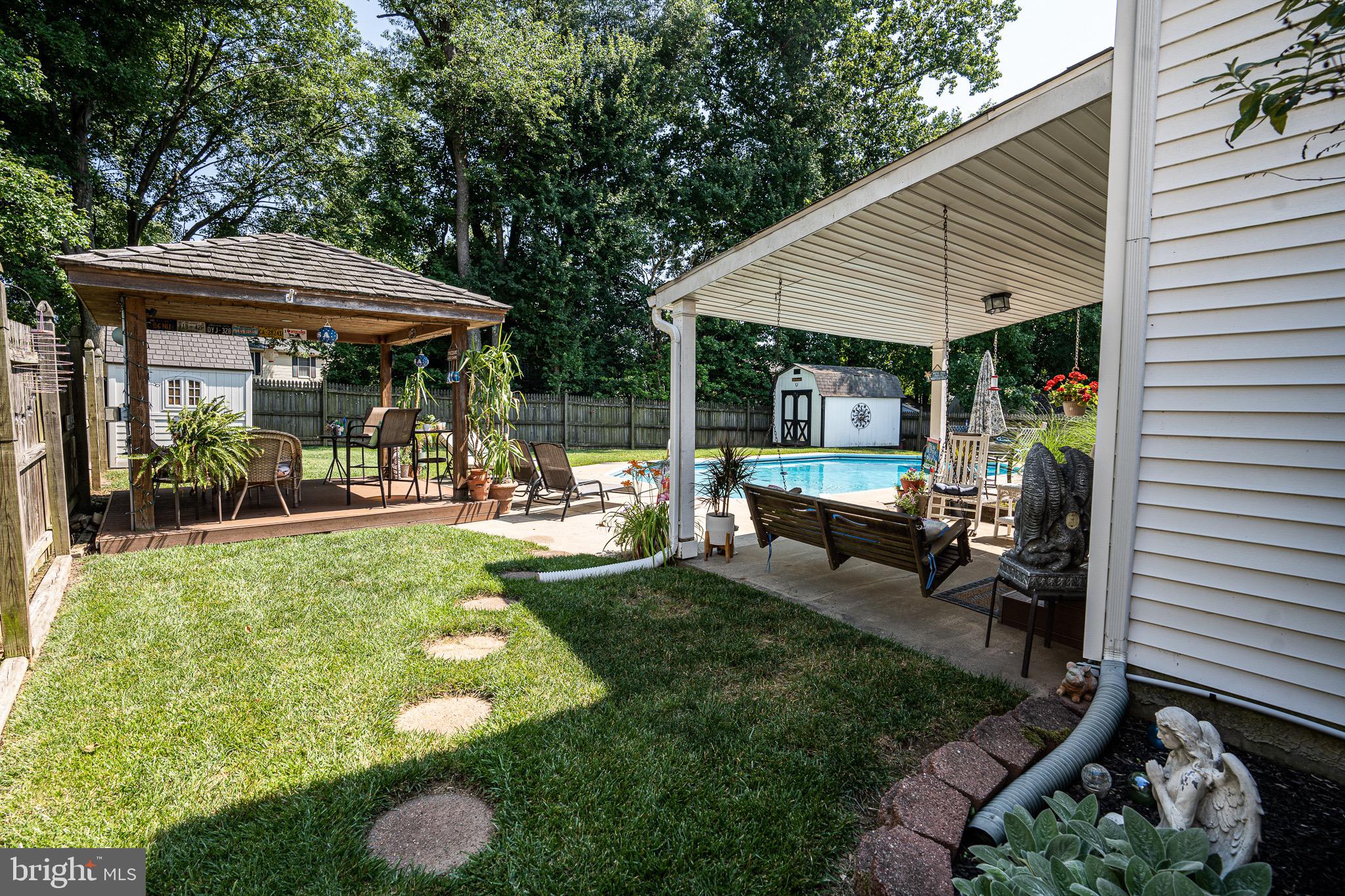 23 Yew Road Essex, MD 21221 - Photo 10 of 47 beautifully landscaped!