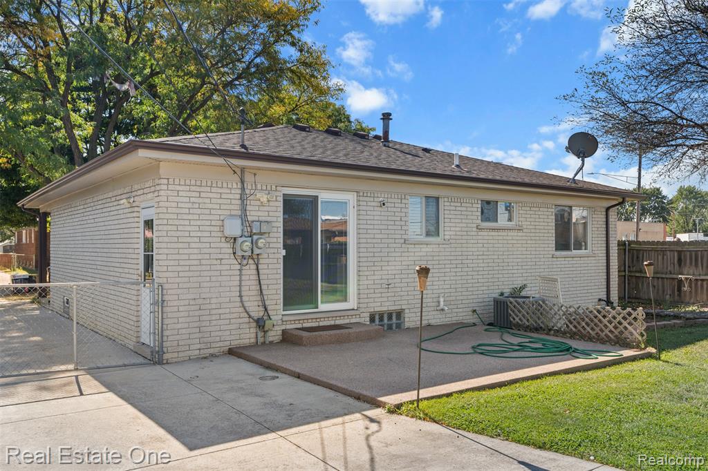 8057 Helen Street Center Line, MI 48015 - Photo 18 of 22