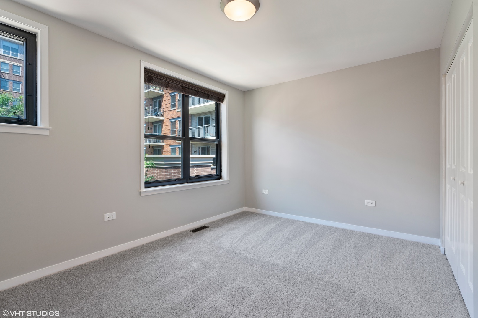 434 West Elm Street Chicago, IL 60610 - Photo 10 of 18 an empty room with windows