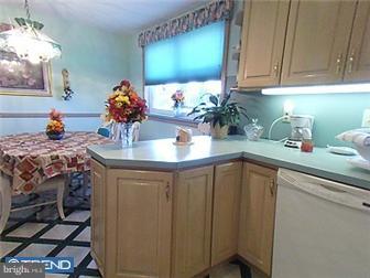 10212 West Keswick Road Philadelphia, PA 19114 - Photo 6 of 12 Kitchen