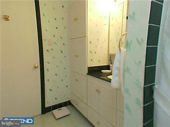 10212 West Keswick Road Philadelphia, PA 19114 - Photo 8 of 12 Bathroom