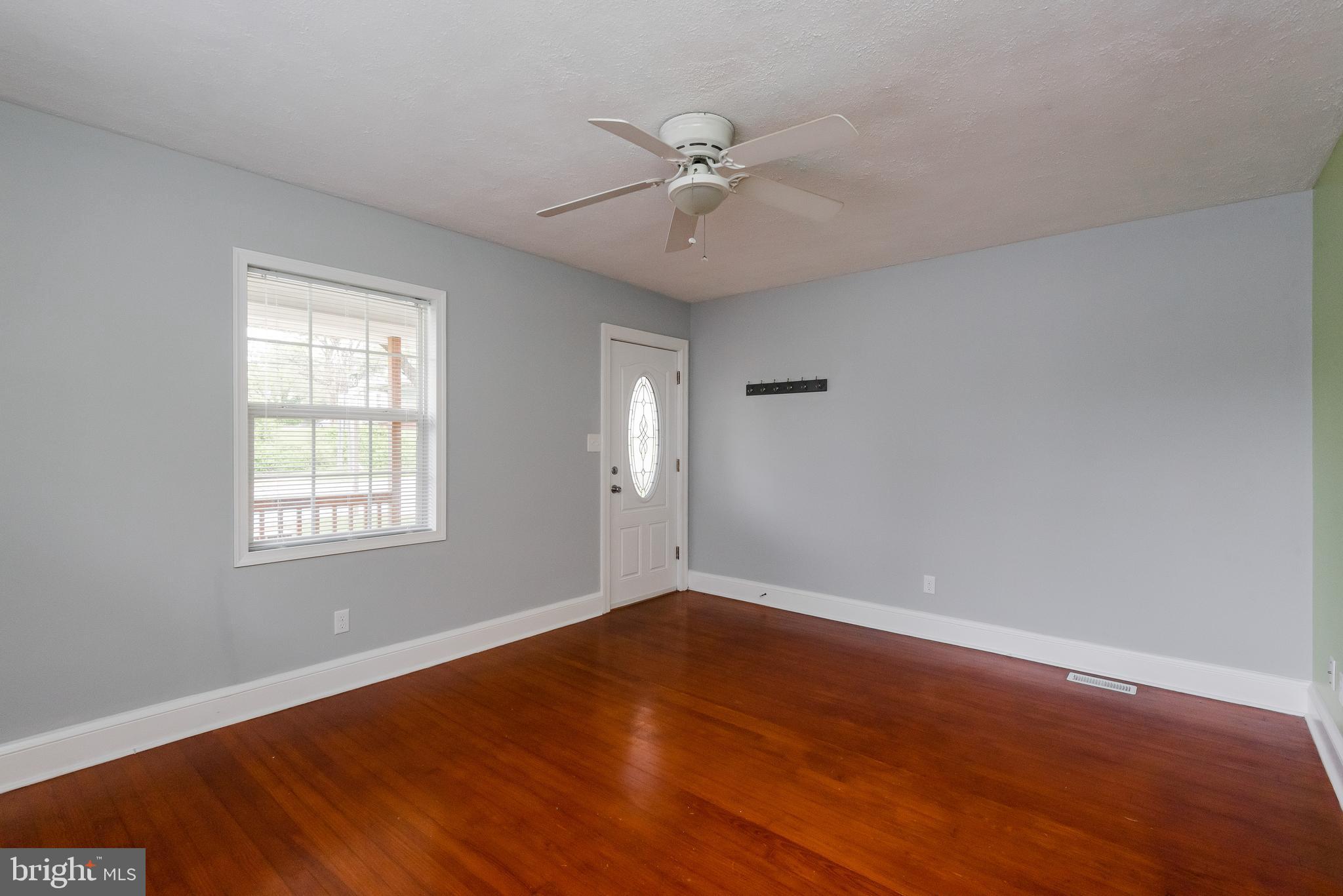 803 South Camp Meade Road Linthicum, MD 21090 - Photo 11 of 53 Living Room