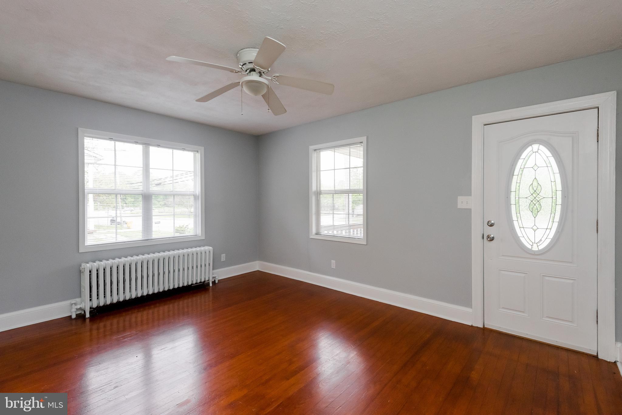 803 South Camp Meade Road Linthicum, MD 21090 - Photo 8 of 53 Living Room