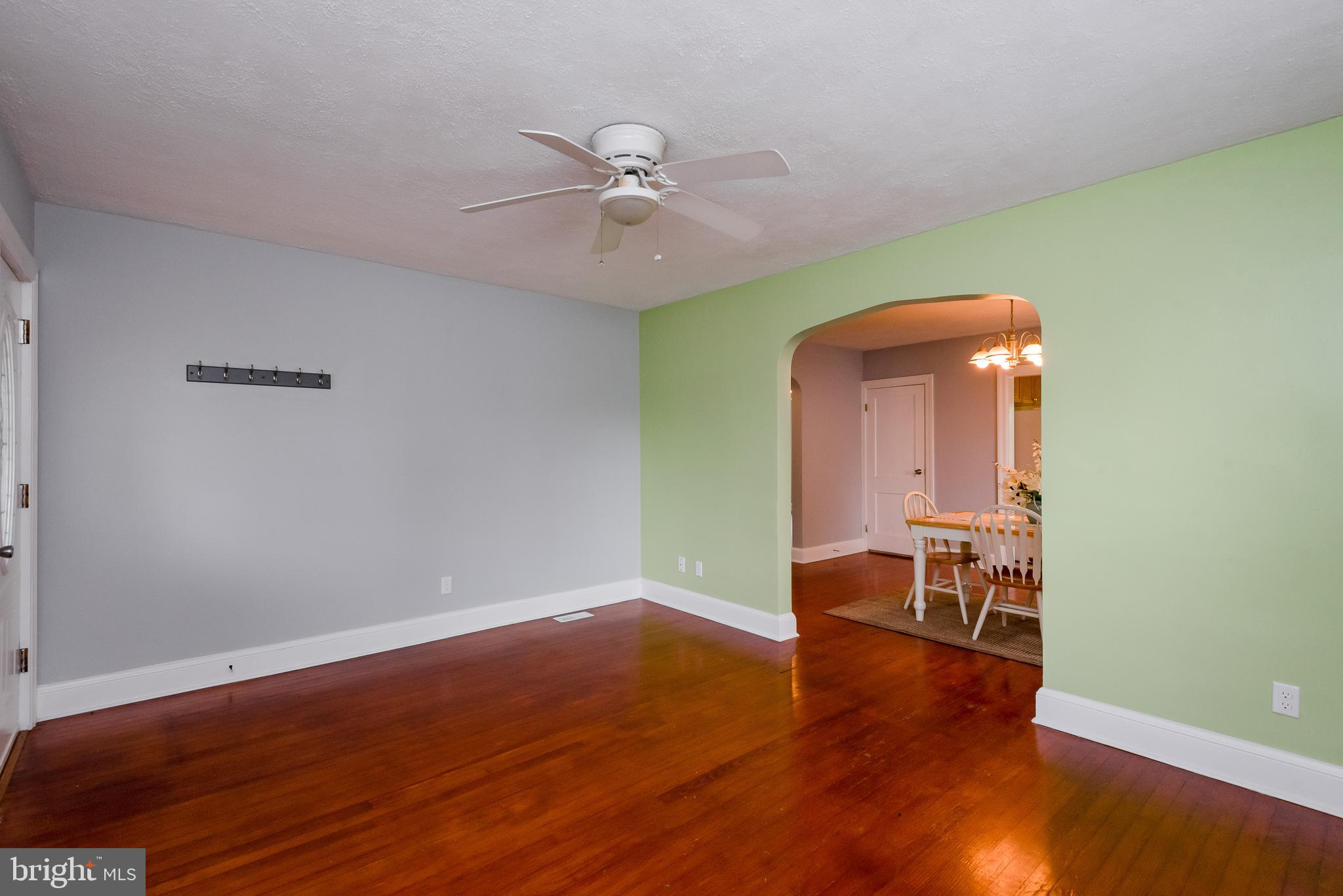 803 South Camp Meade Road Linthicum, MD 21090 - Photo 10 of 53 Living Room
