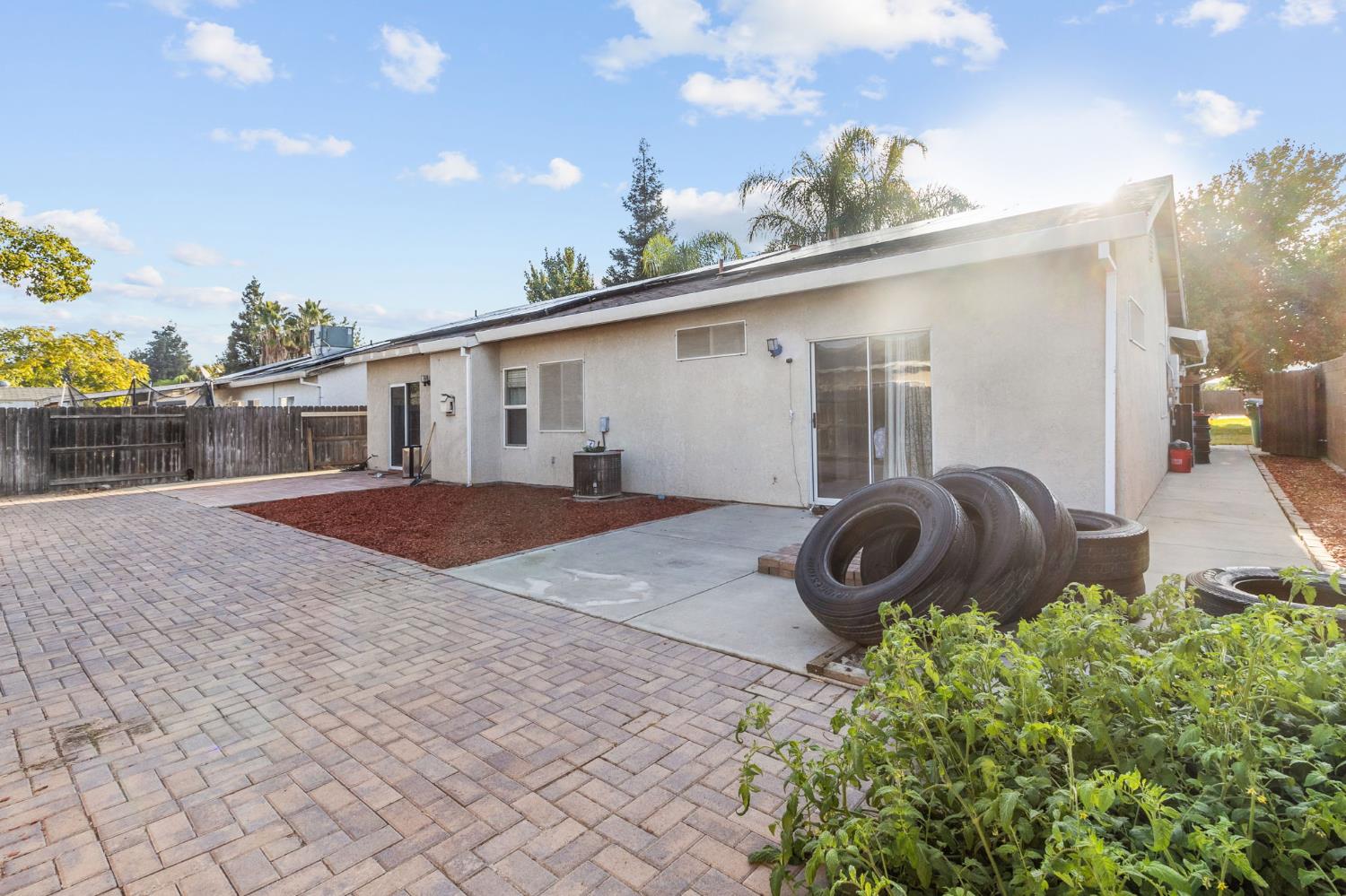 701 Palmer Place Atwater, CA 95301 - Photo 31 of 31 a front view of a house with garden