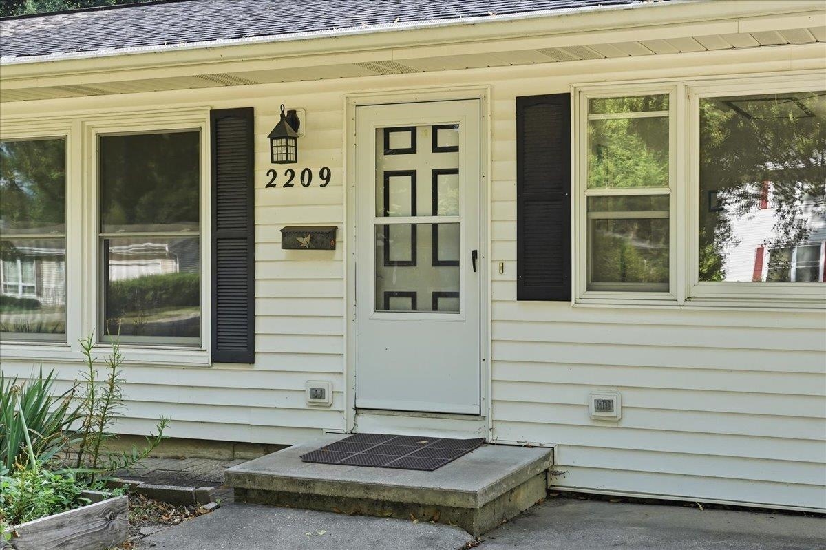2209 Prairie Road Madison, WI 53711 - Photo 3 of 48 Gallery Image 3
