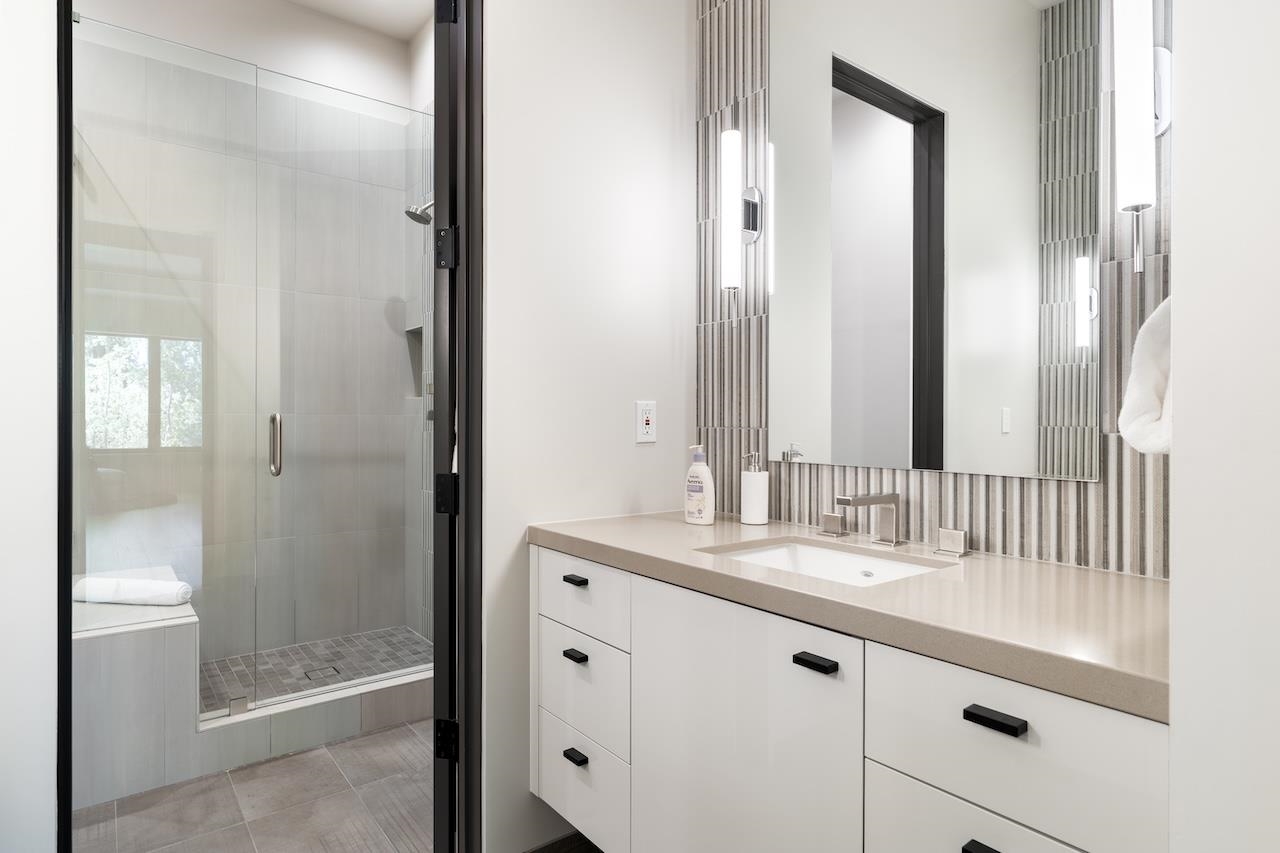 7745 Lahontan Drive Truckee, CA 96161 - Photo 22 of 28 a bathroom with a double vanity sink and mirror