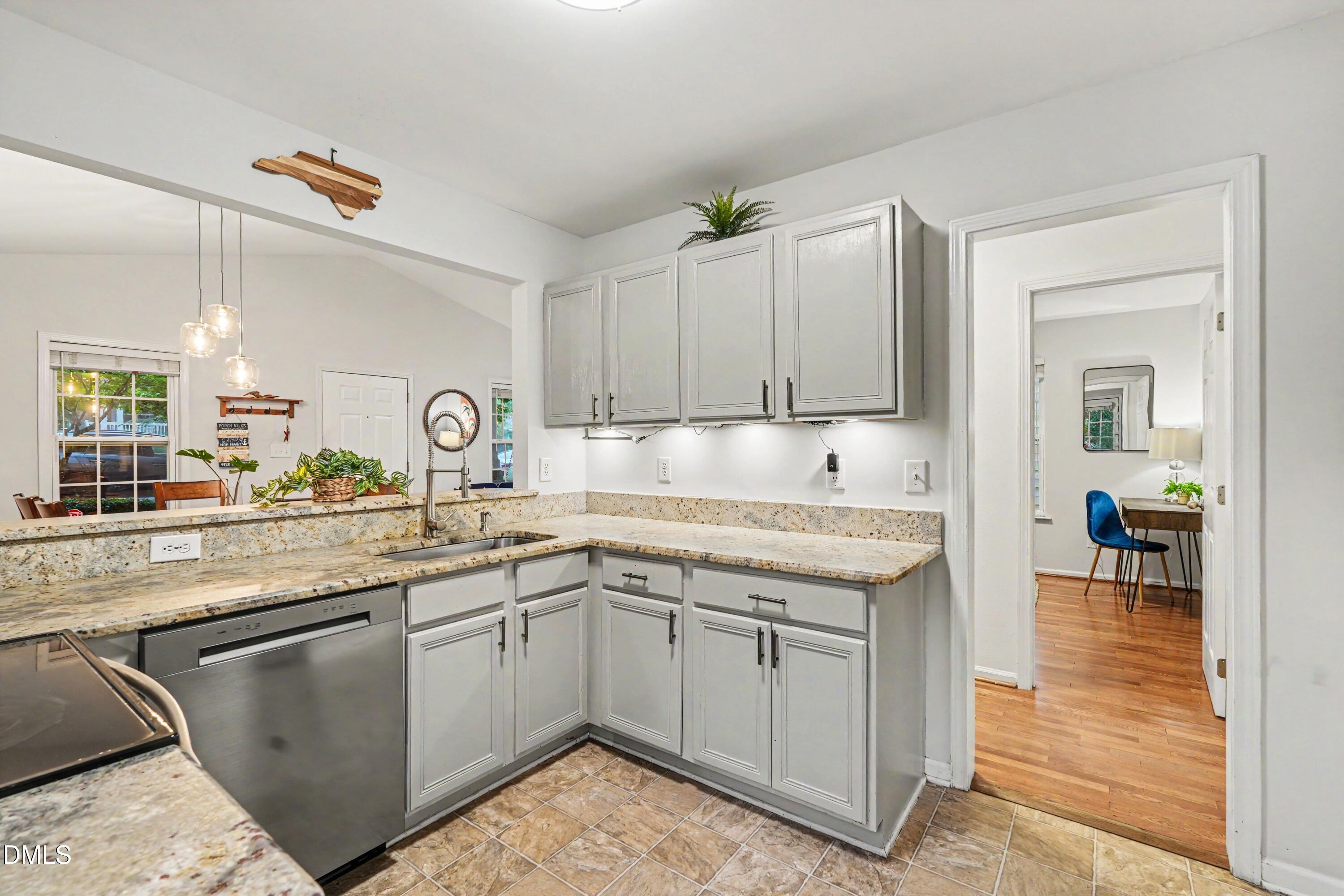 728 South Bloodworth Street Raleigh, NC 27601 - Photo 9 of 21 006_file_8093