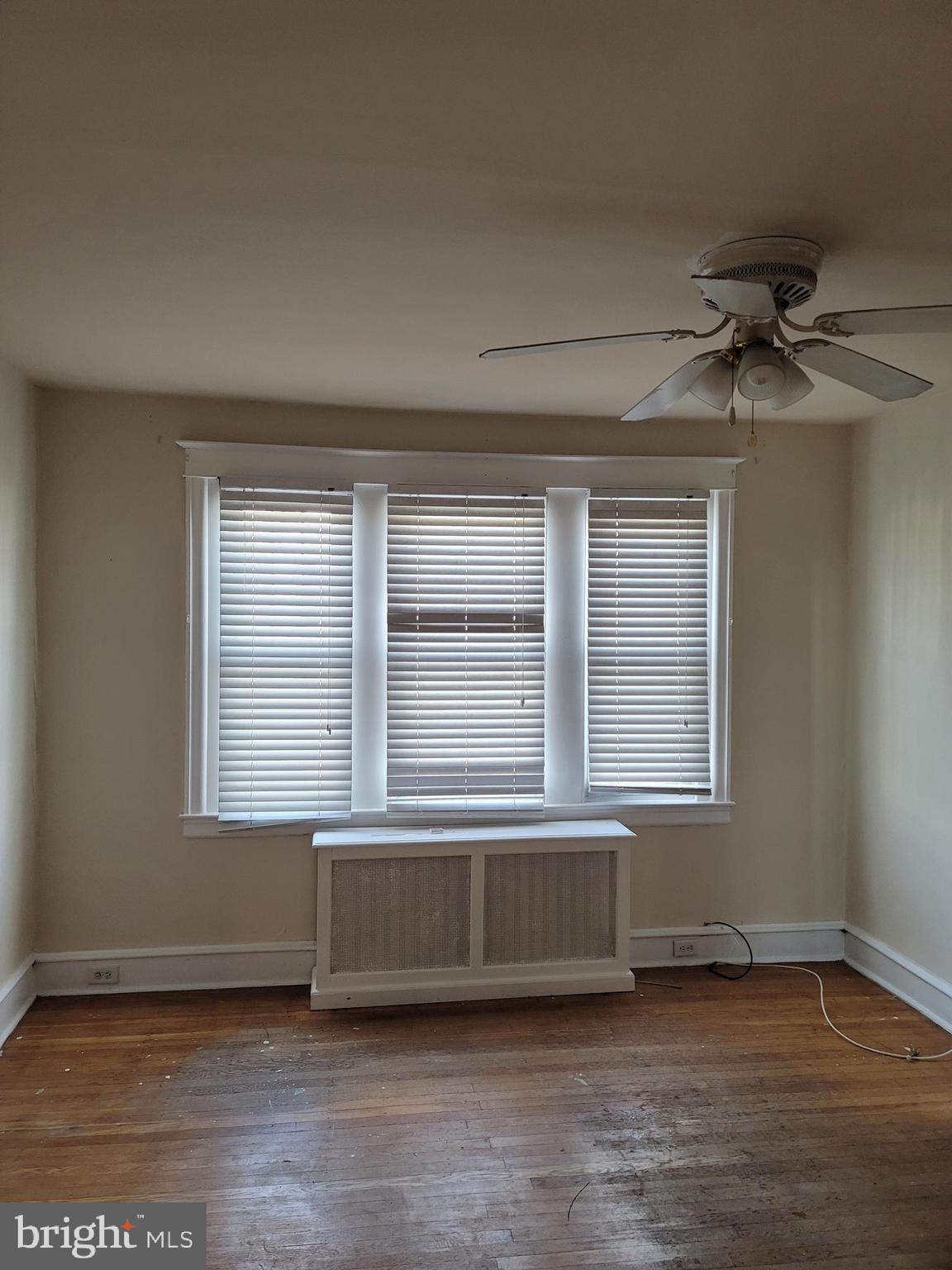 204 Avon Road Upper Darby, PA 19082 - Photo 18 of 31 Front bedroom