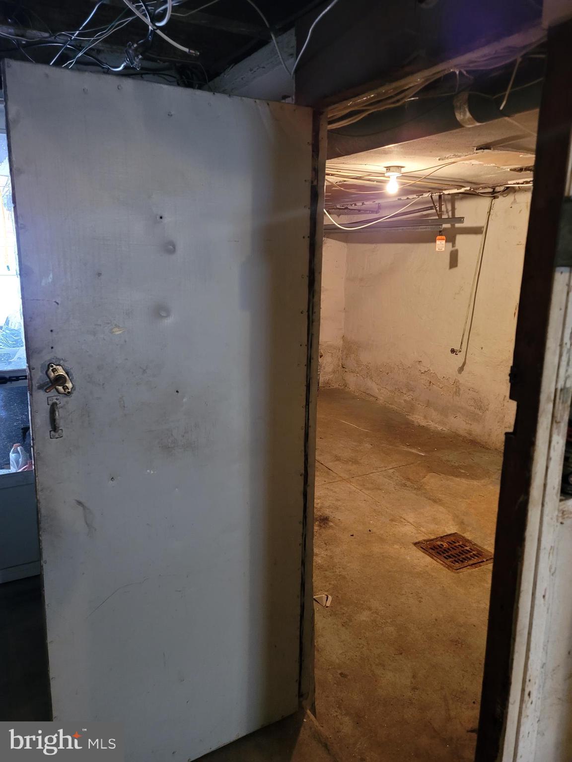204 Avon Road Upper Darby, PA 19082 - Photo 29 of 31 Attached garage