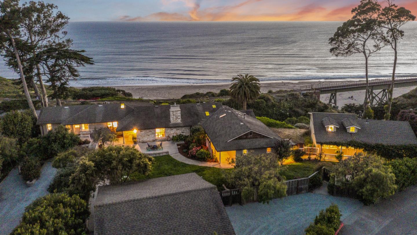 28 Cresta Way La Selva Beach, CA 95076 - Photo 6 of 39 a view of a balcony with plants