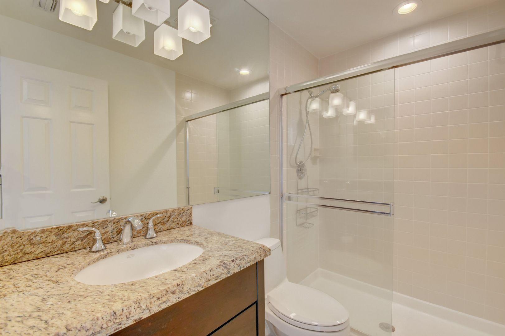 5581 Coach House Circle, Unit G Boca Raton, FL 33486 - Photo 13 of 24 GUEST BATH