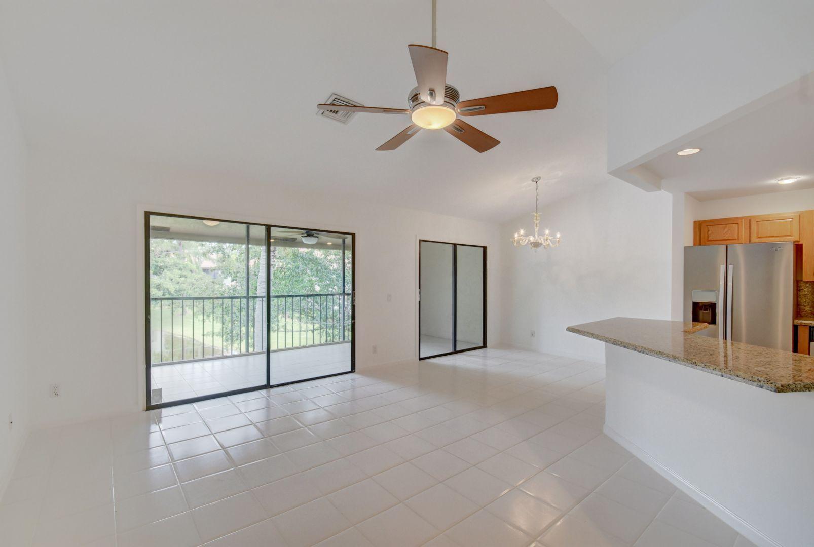 5581 Coach House Circle, Unit G Boca Raton, FL 33486 - Photo 14 of 24 GREAT ROOM