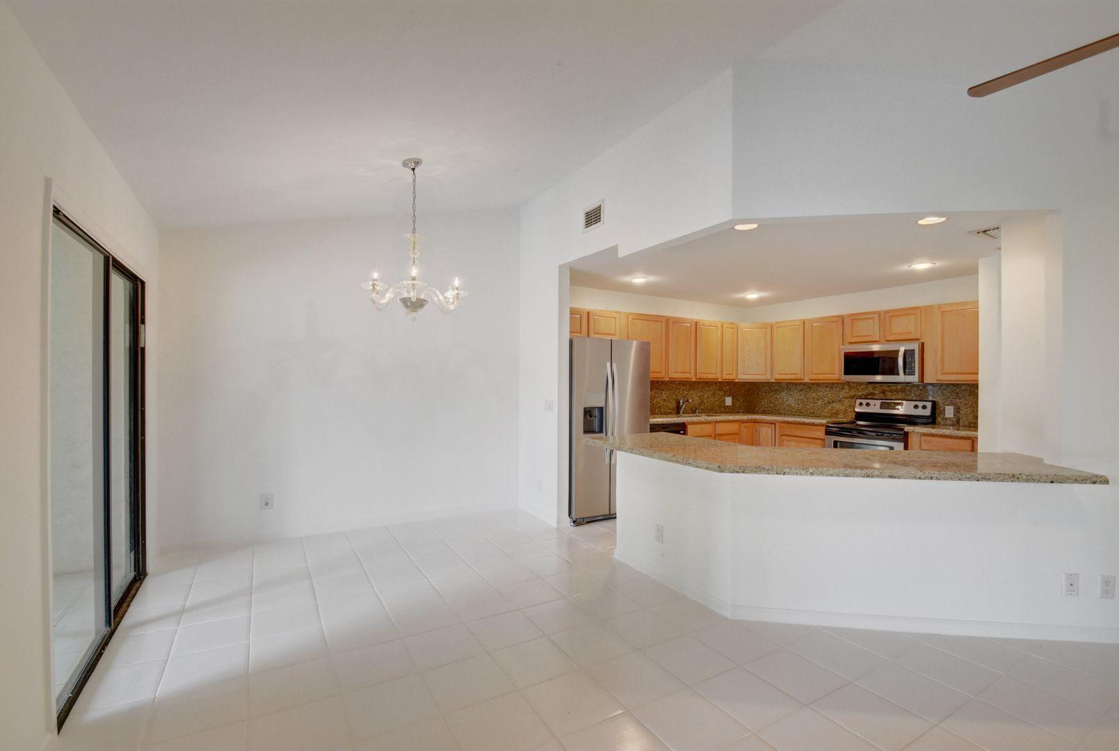 5581 Coach House Circle, Unit G Boca Raton, FL 33486 - Photo 17 of 24 OPEN KITCHEN