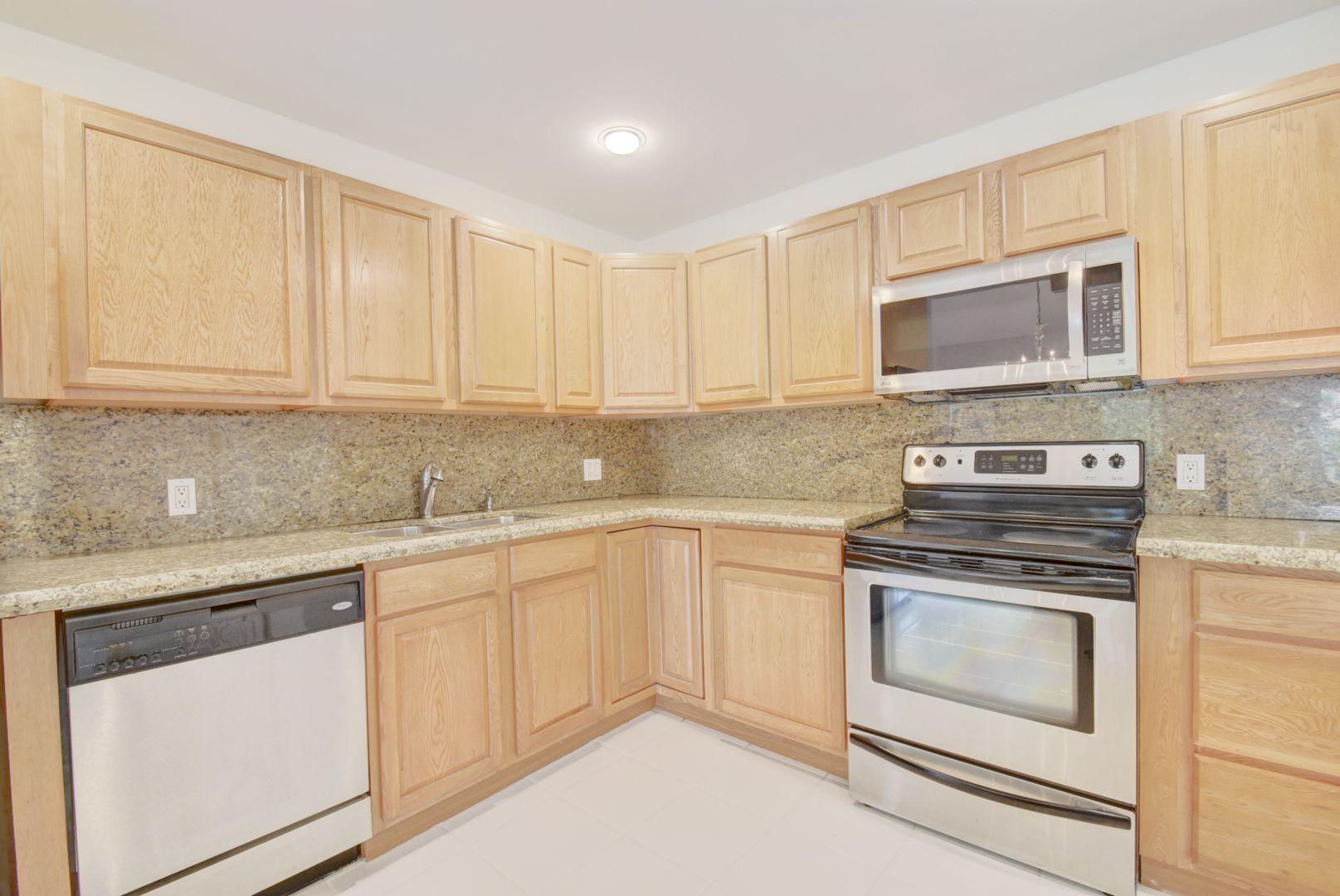 5581 Coach House Circle, Unit G Boca Raton, FL 33486 - Photo 19 of 24 KITCHEN