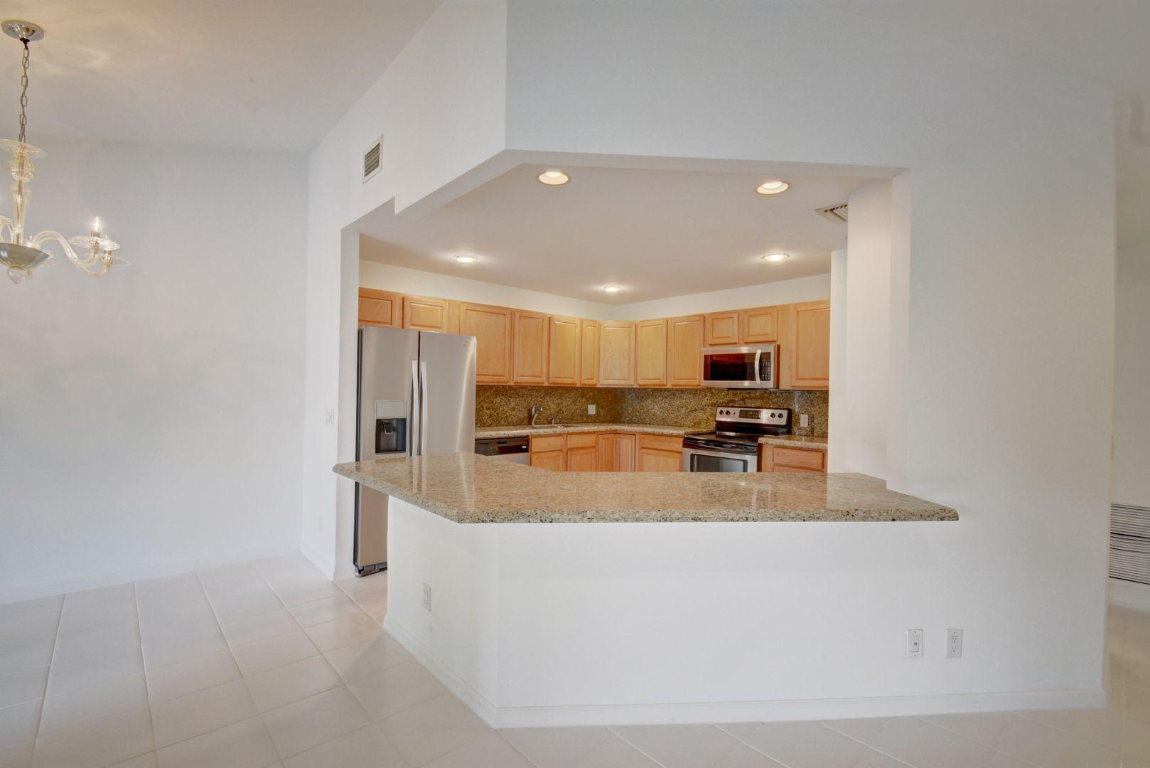 5581 Coach House Circle, Unit G Boca Raton, FL 33486 - Photo 5 of 24 KITCHEN