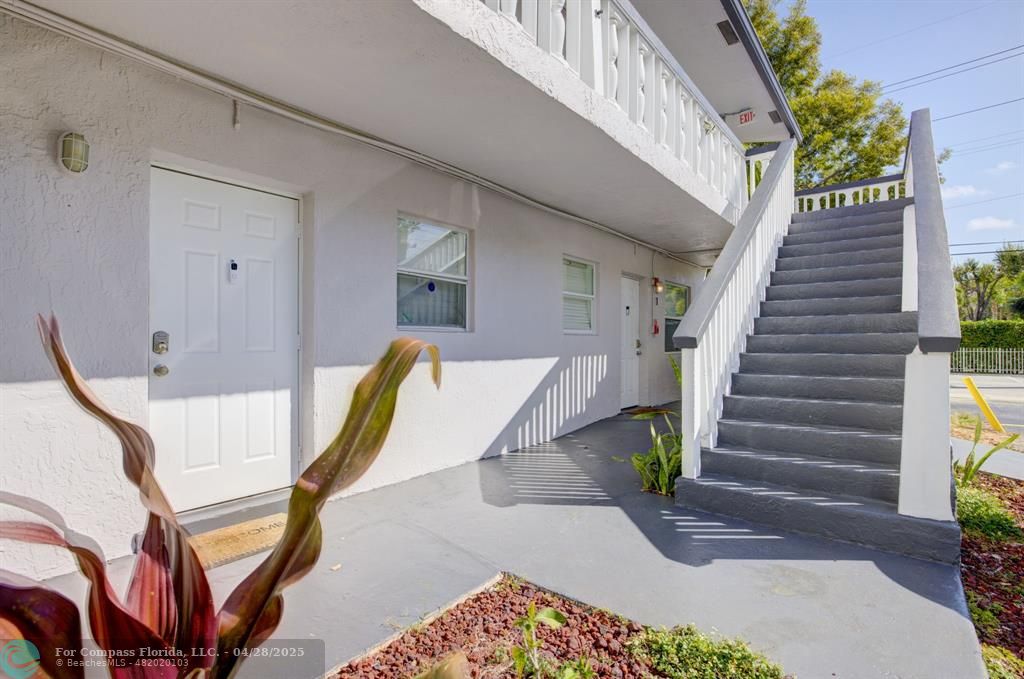 2741 Northeast 8th Avenue, Unit 15 Wilton Manors, FL 33334 - Photo 18 of 46 a view of entryway