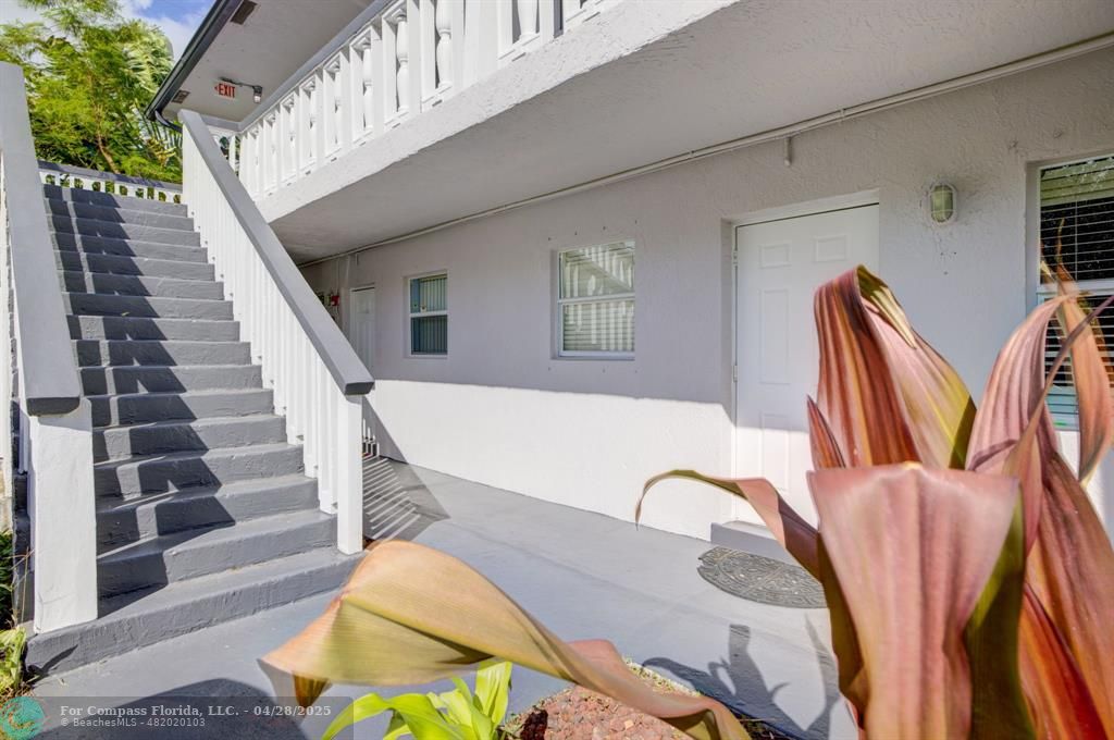 2741 Northeast 8th Avenue, Unit 15 Wilton Manors, FL 33334 - Photo 19 of 46 a view of balcony and dining room
