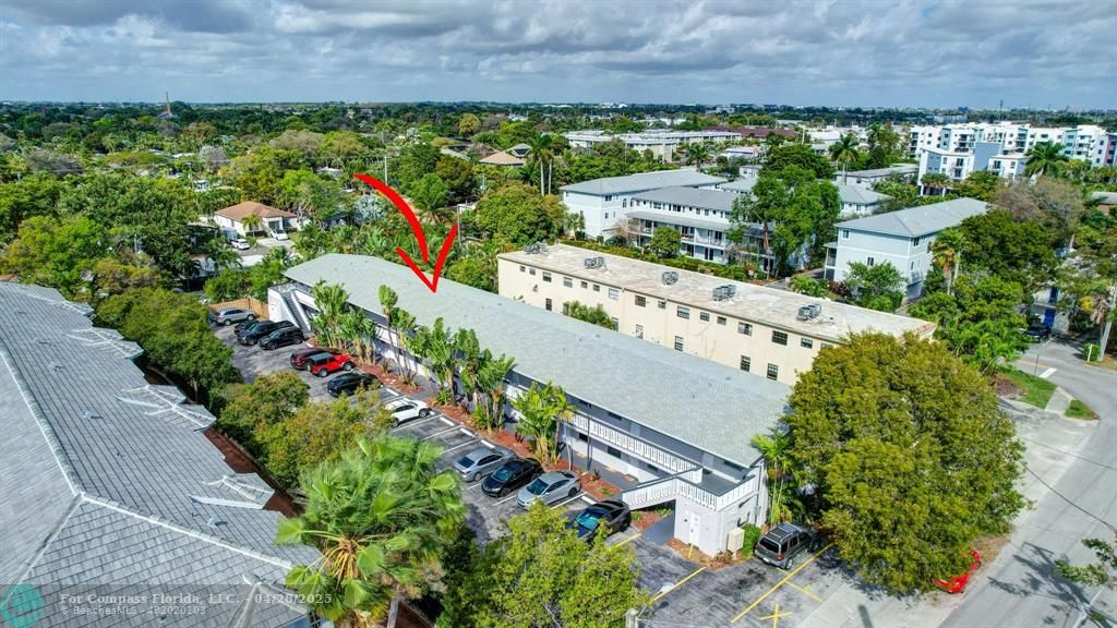2741 Northeast 8th Avenue, Unit 15 Wilton Manors, FL 33334 - Photo 36 of 46 a view of a pathway with a park