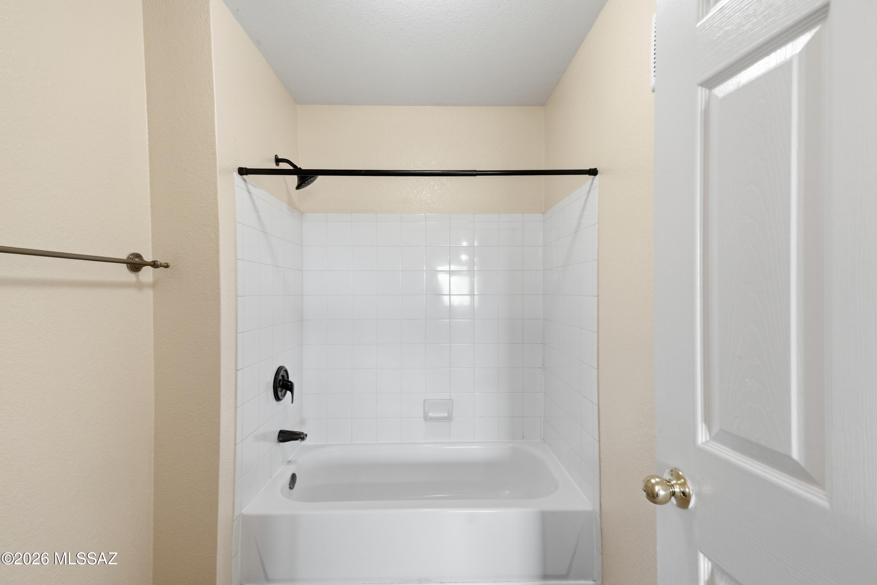 7255 East Snyder Road, Unit 12205 Tucson, AZ 85750 - Photo 31 of 38 Primary Bathroom