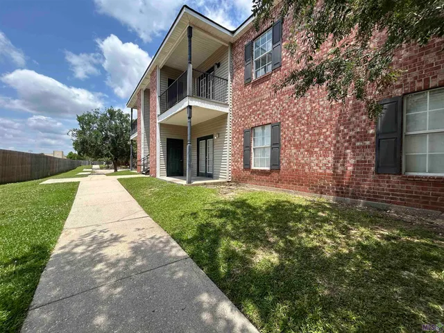 $1,375 | 155 Aspen Square, Unit 30, Denham Springs, LA 70726