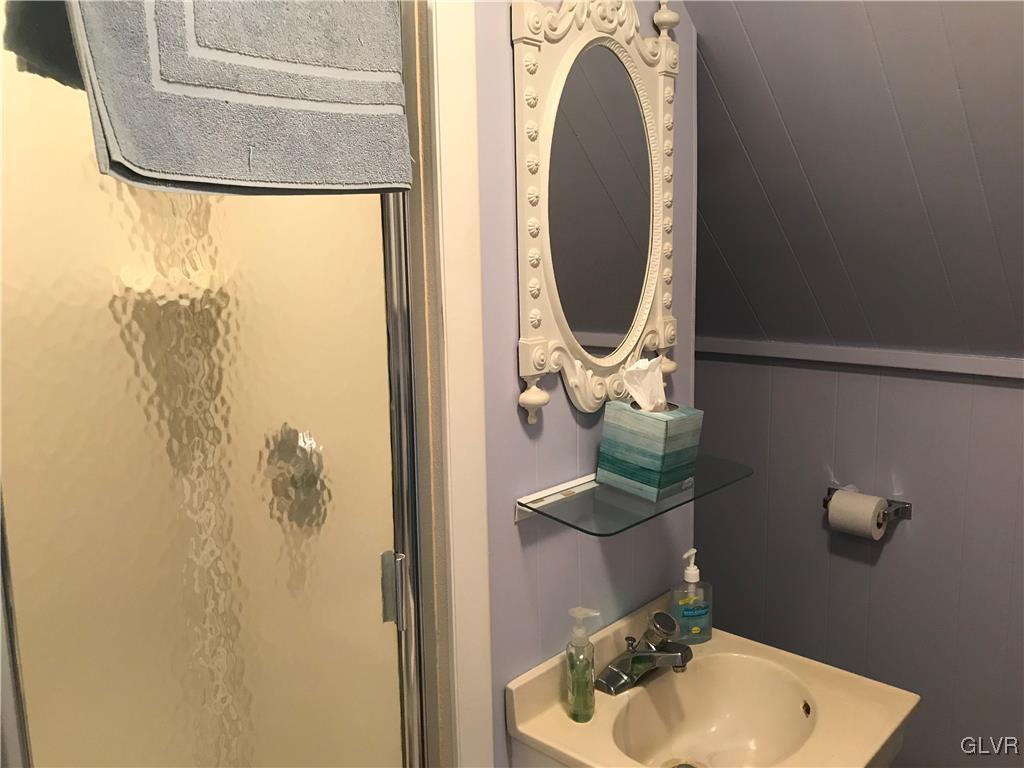 844 Juniper Road Hellertown, PA 18055 - Photo 13 of 28 Gallery Image 13