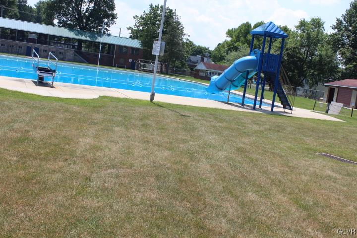 844 Juniper Road Hellertown, PA 18055 - Photo 28 of 28 Gallery Image 28