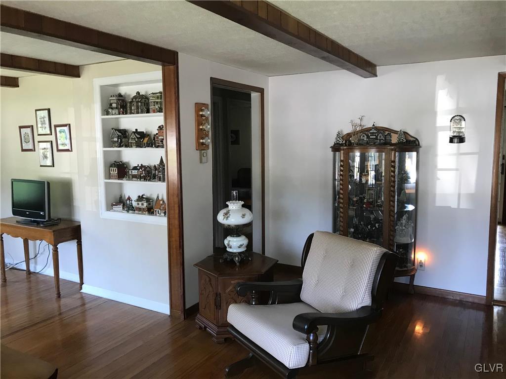 844 Juniper Road Hellertown, PA 18055 - Photo 3 of 28 Gallery Image 3