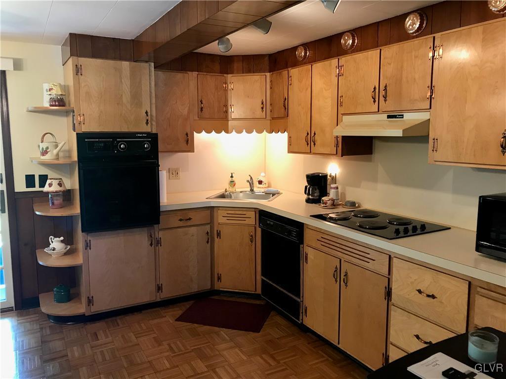 844 Juniper Road Hellertown, PA 18055 - Photo 5 of 28 Gallery Image 5