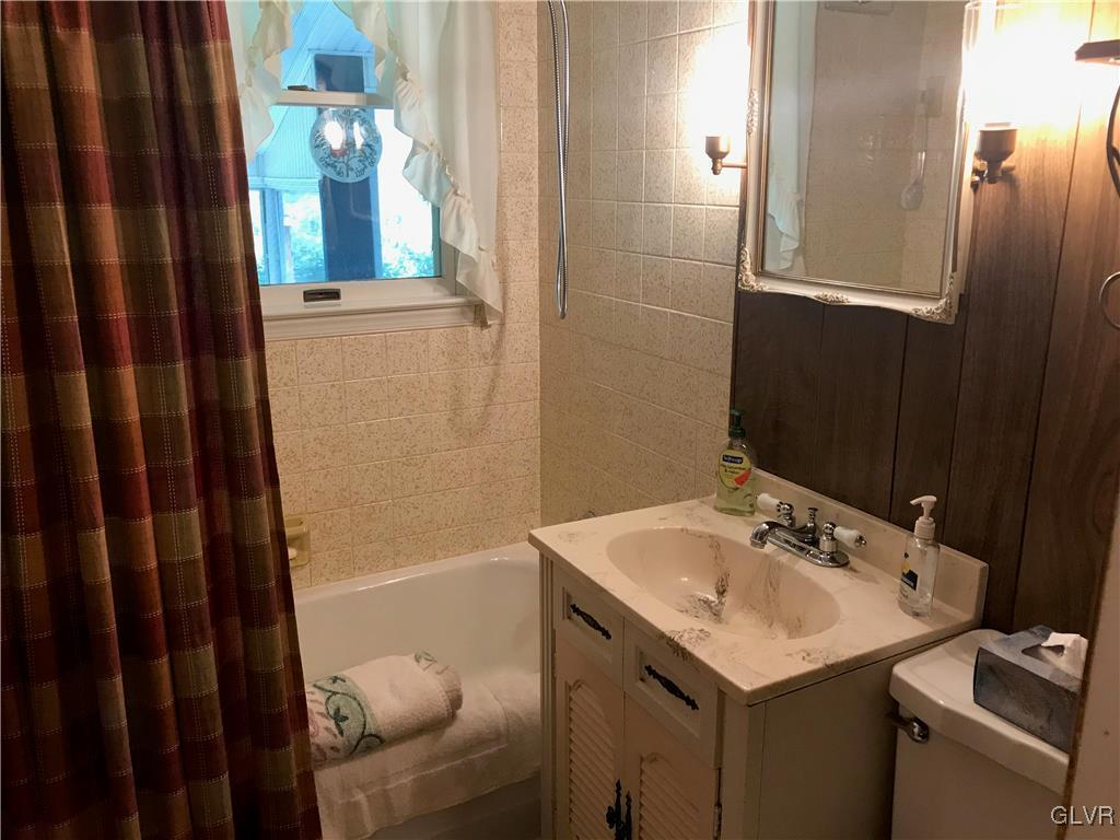 844 Juniper Road Hellertown, PA 18055 - Photo 10 of 28 Gallery Image 10