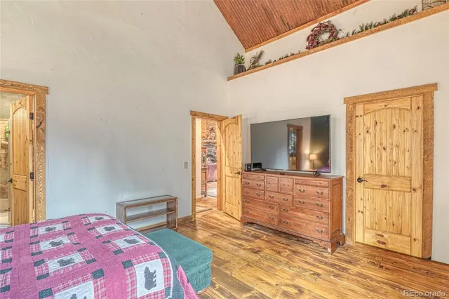 a bedroom with a bed and a dresser in it