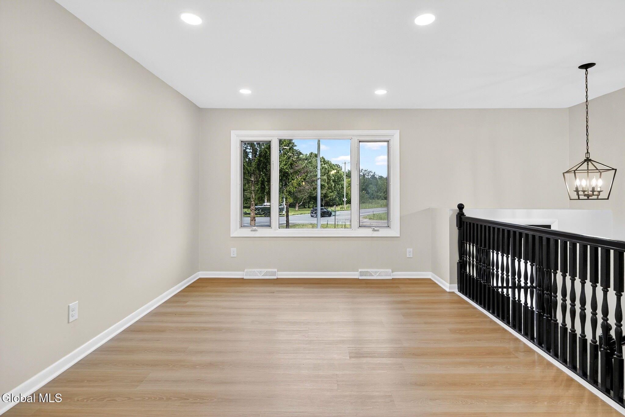 10 Harris Road Halfmoon, NY 12188 - Photo 4 of 27 Interior 02