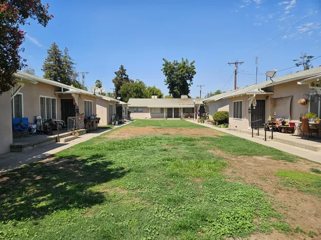 $1,049,000 | 422 West Race Avenue, Visalia, CA 93291
