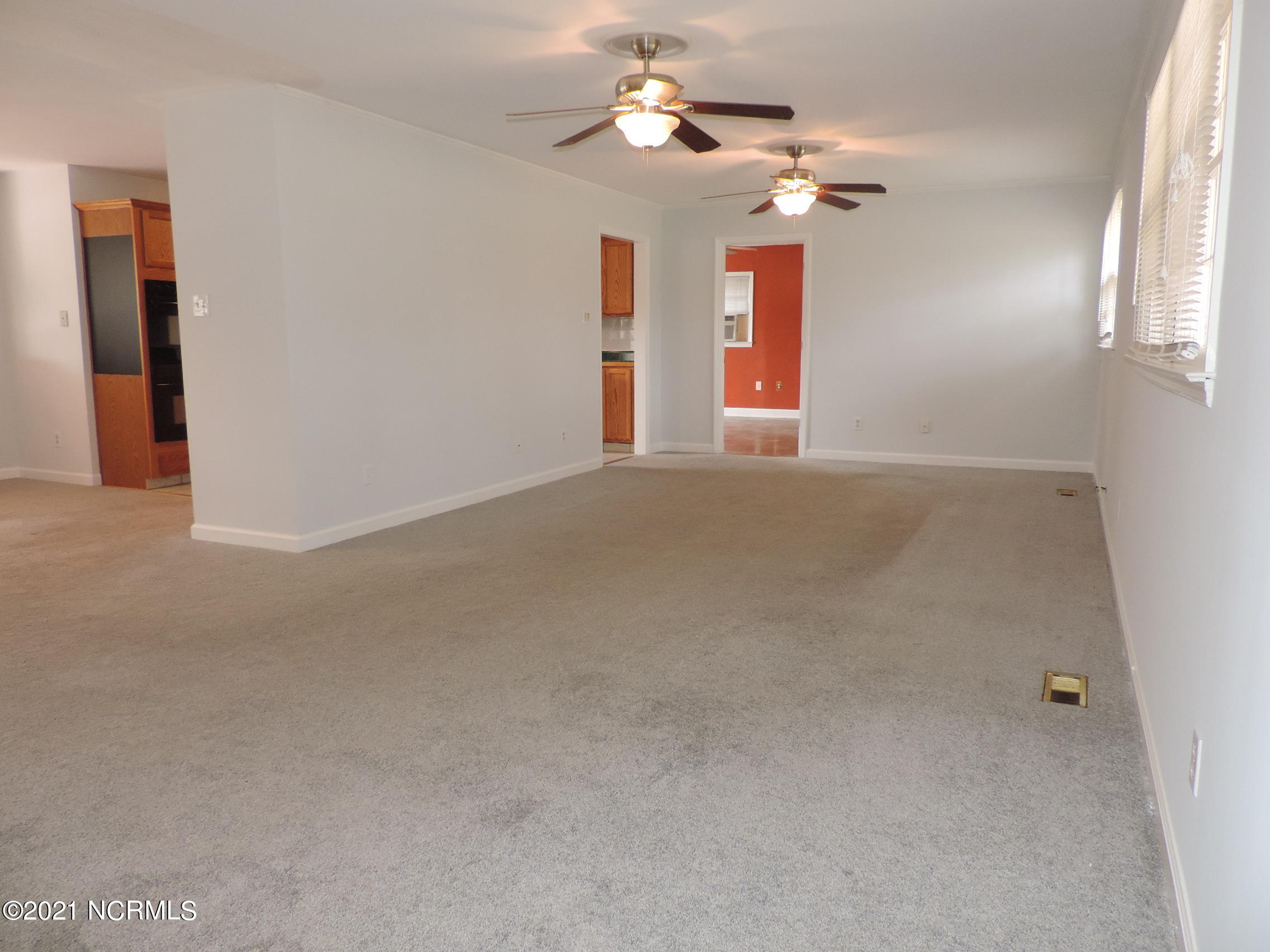3613 Fox Chase Road New Bern, NC 28562 - Photo 4 of 34 large living room