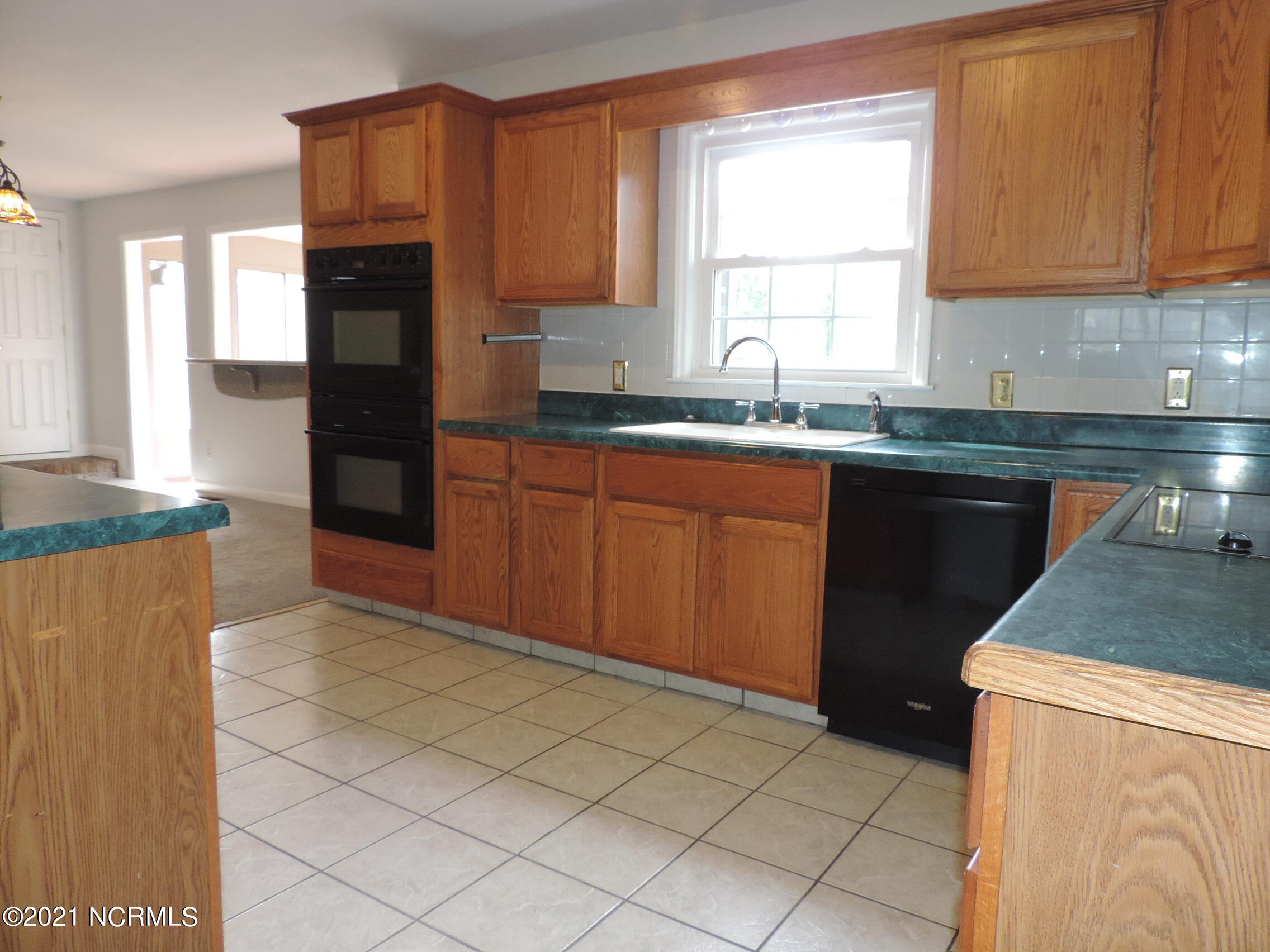 3613 Fox Chase Road New Bern, NC 28562 - Photo 10 of 34 kitchen