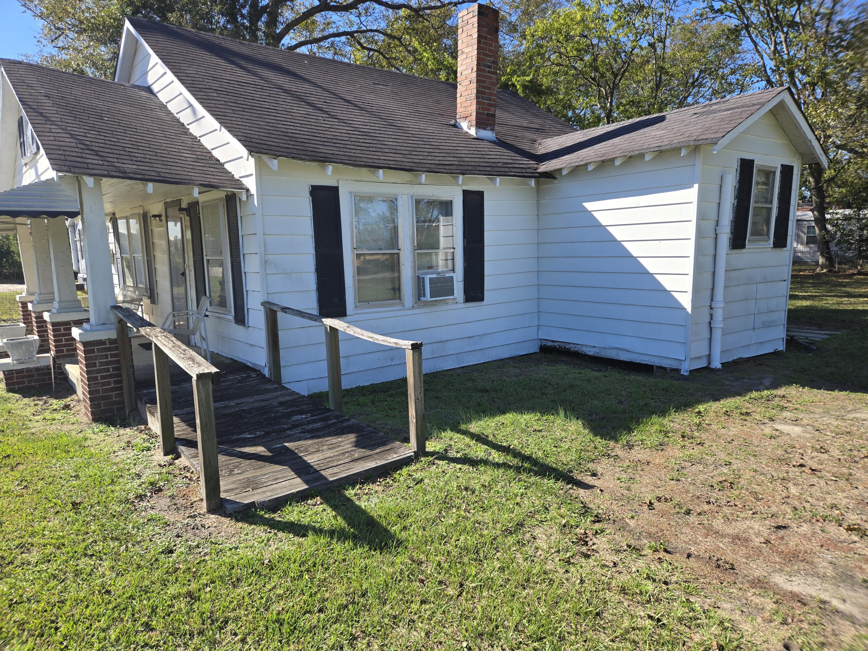 377 Sprinkle Avenue Orangeburg, SC 29115 - Photo 2 of 8 377 Sprinkle side vw