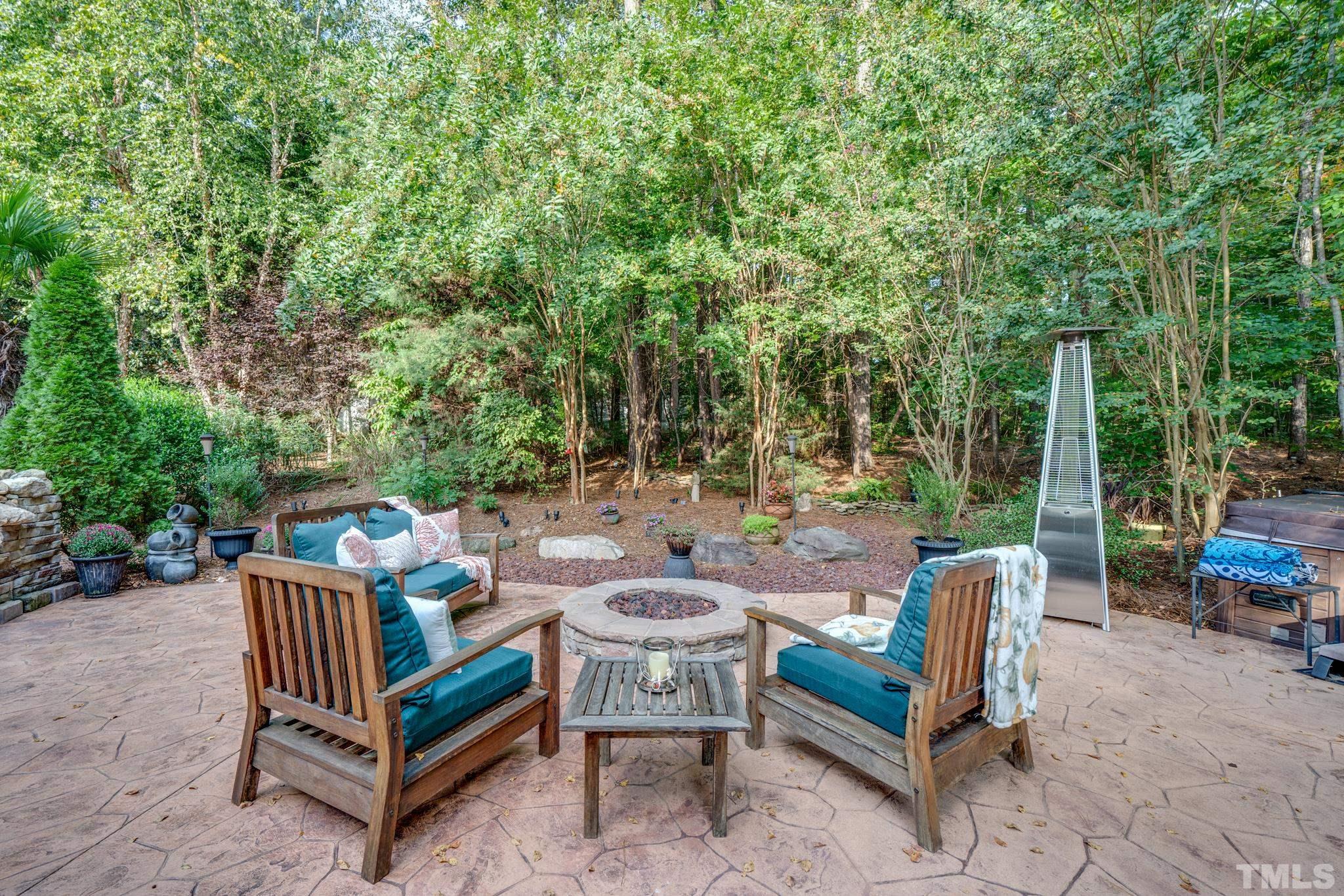 8221 Whispering Glen Lane Raleigh, NC 27614 - Photo 4 of 9