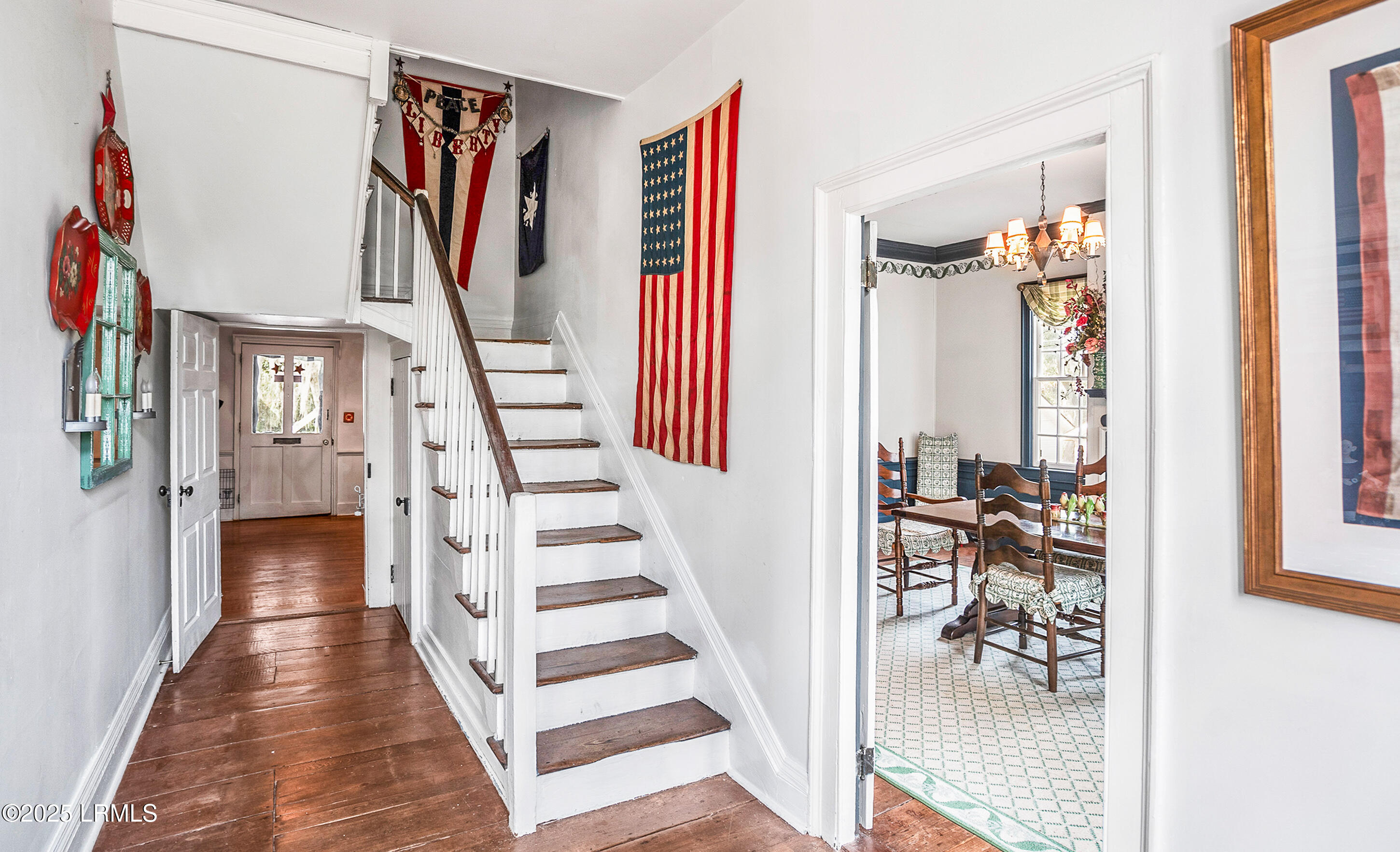 414 New Street Beaufort, SC 29902 - Photo 20 of 27 Foyer Staircase