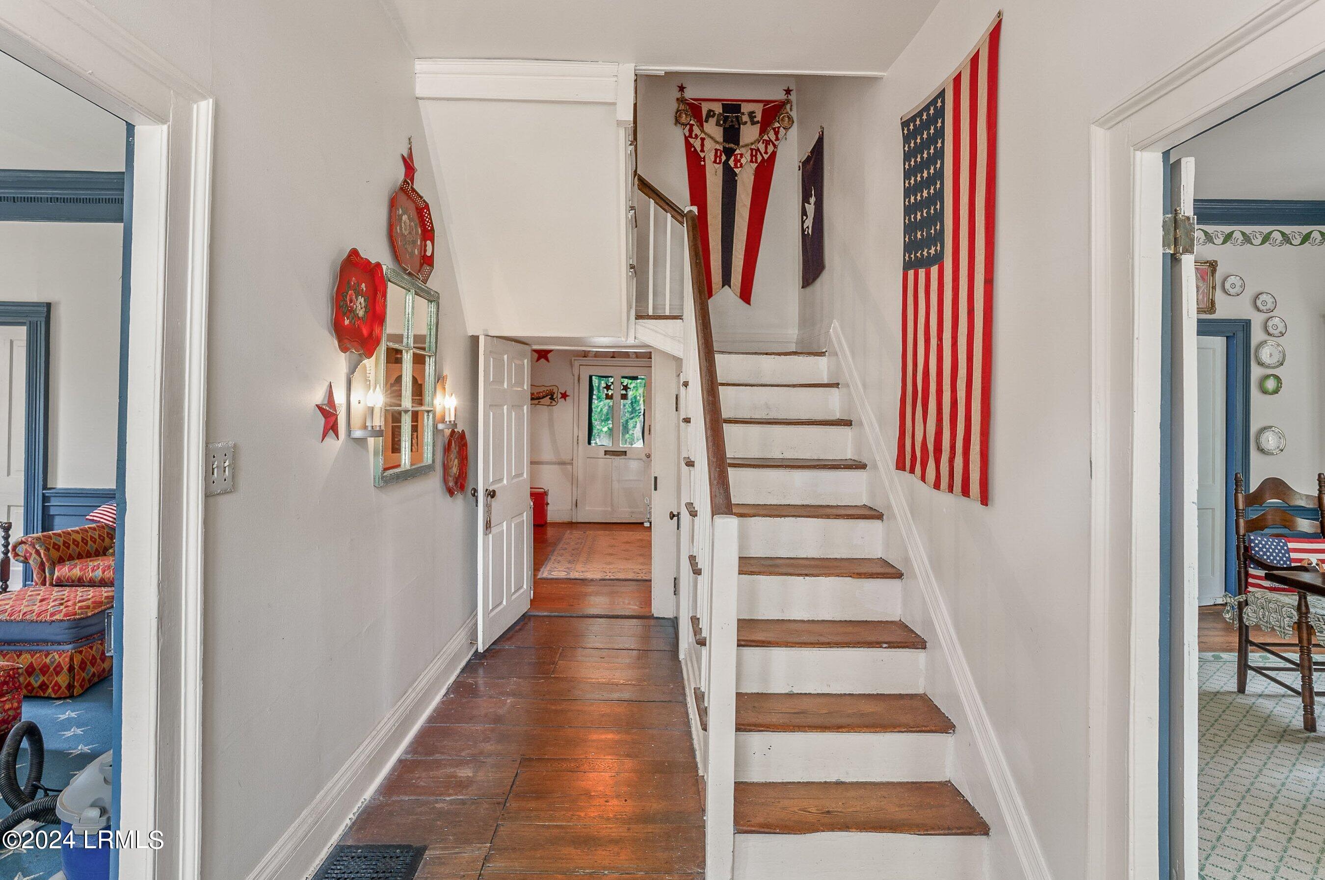 414 New Street Beaufort, SC 29902 - Photo 24 of 27 Interior Stairs